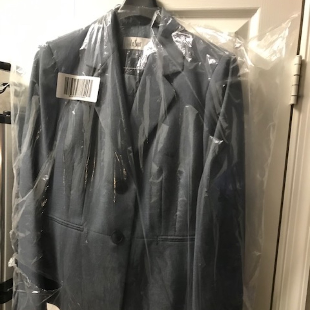 Le Suit Women's End 2 Button Notch Lapel Pant Suit